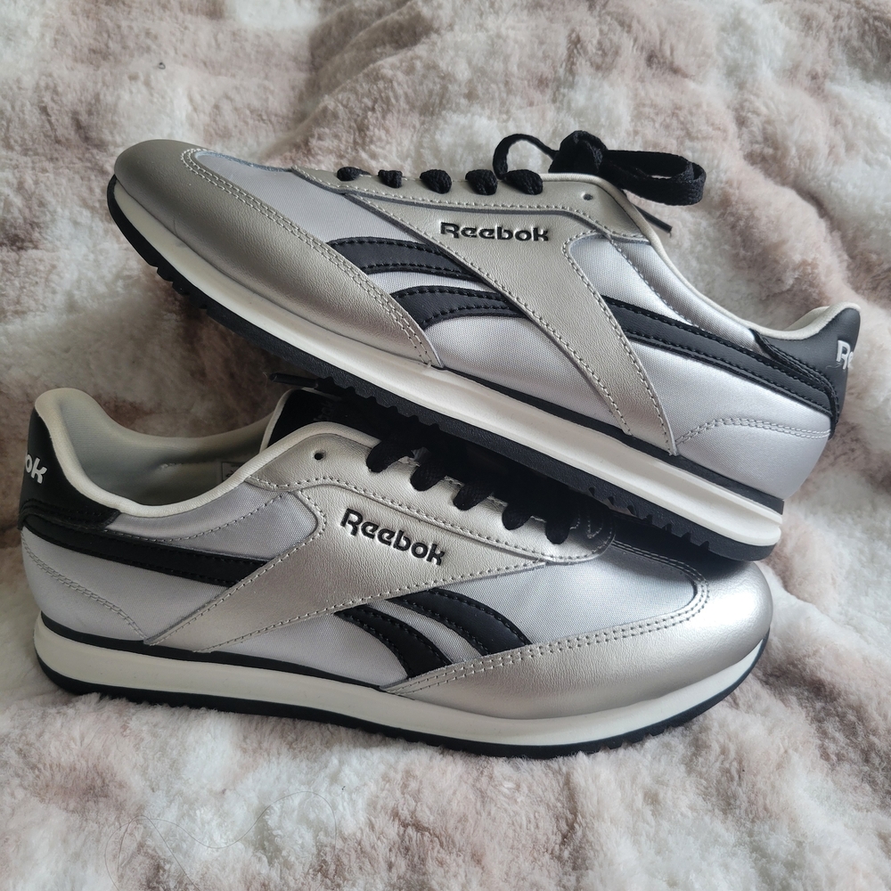 Reebok Fiori Womens Silver and Black Sneakers Size 7